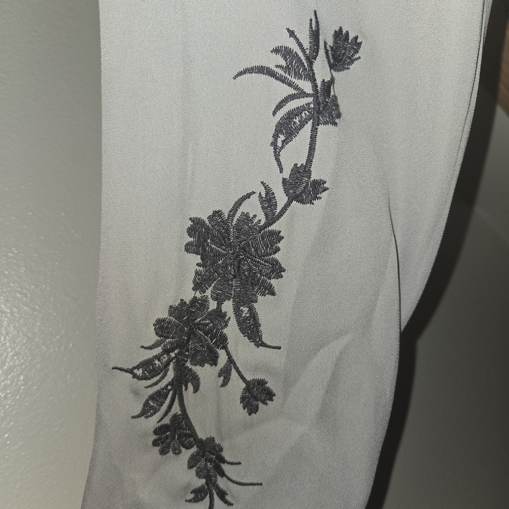 Simply Vera Vera Wang Soft Gray Top - Picture 2 of 5